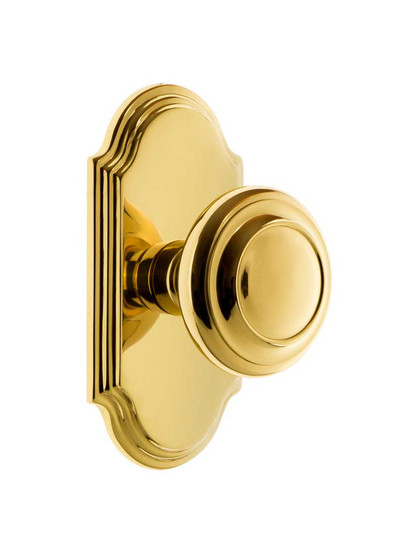 Grandeur Arc Rosette Door Set with Circulaire Knobs in Polished Brass.